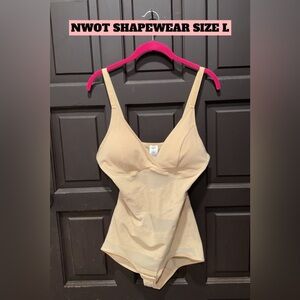 NWOT Women's beige/Cream shapewear